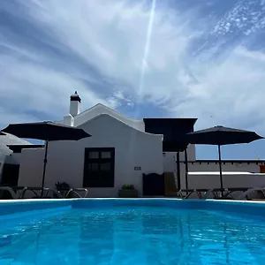  Villa With Heated Pool